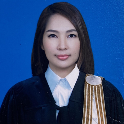 asian woman-weraing-graduation gown